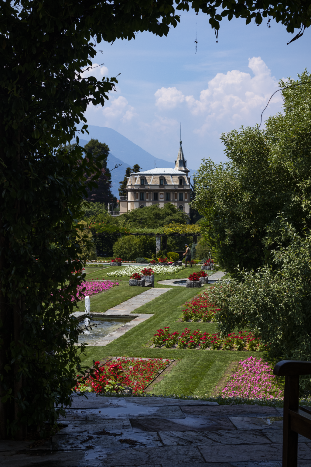 villa taranto depuis le patio des jardins en terrasse lac majeur lago maggiore italie