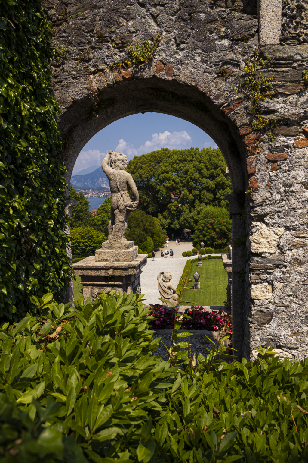 isola bella italie lac majeur lago maggiore jardin statue mur verdure